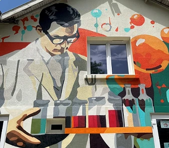 38 Fresque colorée représentant un scientifique sur la façade de l’entreprise Thermo Fisher