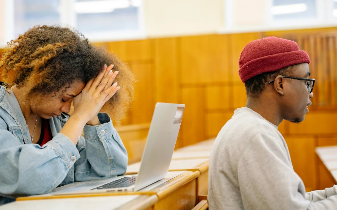 Apprendre aux étudiants à être moins anxieux pour performer et profiter