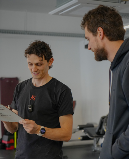 Moment de complicité entre Léo-Paul et son athlète pendant le coaching mental